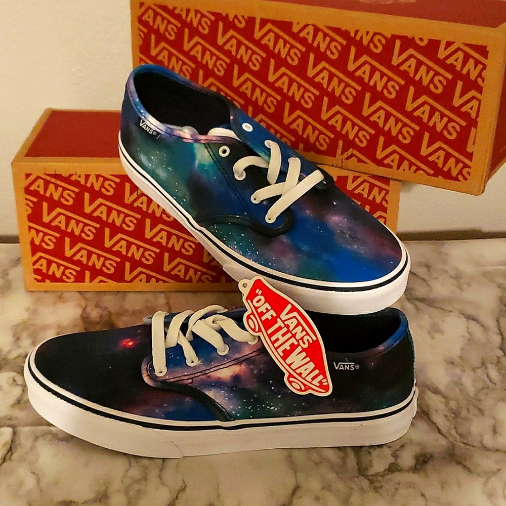 Shoes with laces, not slip on